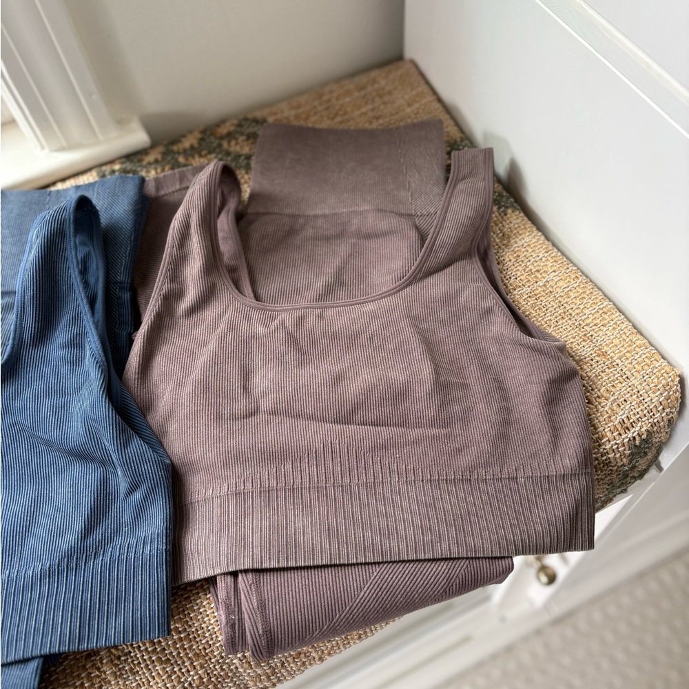 4 like new sets-JoyLab ribbed seamless sets - Picture 2 of 6